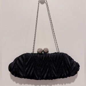 Vintage Elegant Black Evening Clutch with Modern Design EUC